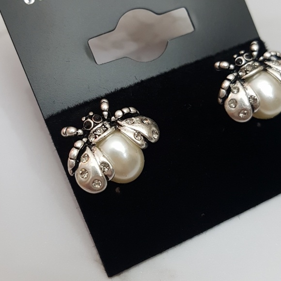 Queen Bee Silver Pearl Studs - Picture 3 of 4